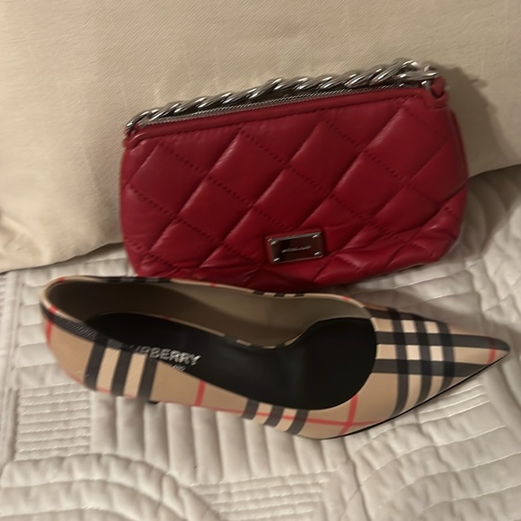 ORIGINAL Michael Kors Pouchette Wallet
Purses & Pouches red used once . - Picture 8 of 12